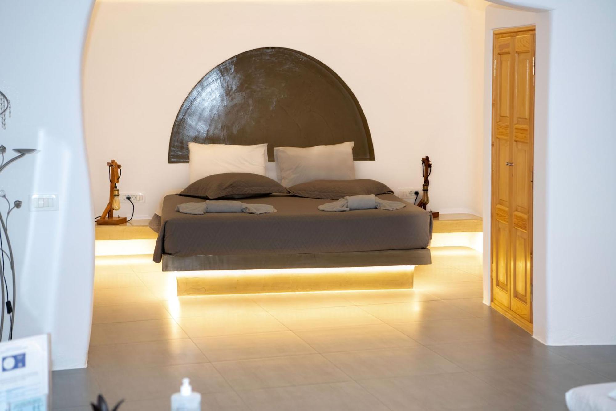 Luxe Efis Home Sea View 4 Villas & 4 Prive Jacuzzi Imerovigli  Bagian luar foto